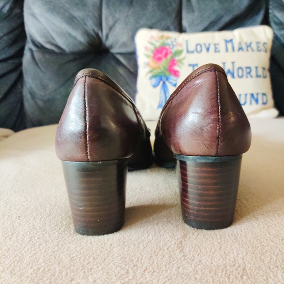 🧸SOLD🧸 VINTAGE 90s Brown Chunky Loafer Heels - Picture 6 of 9